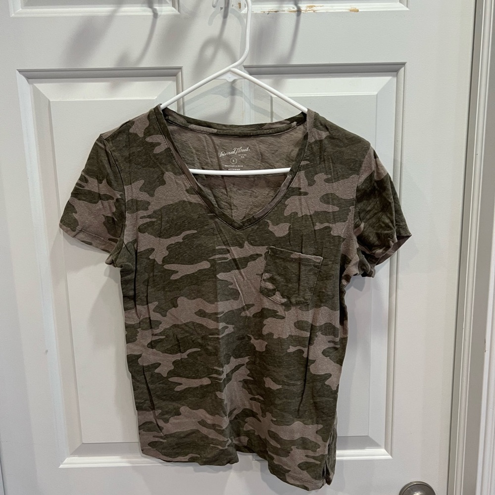 Universal Thread top.